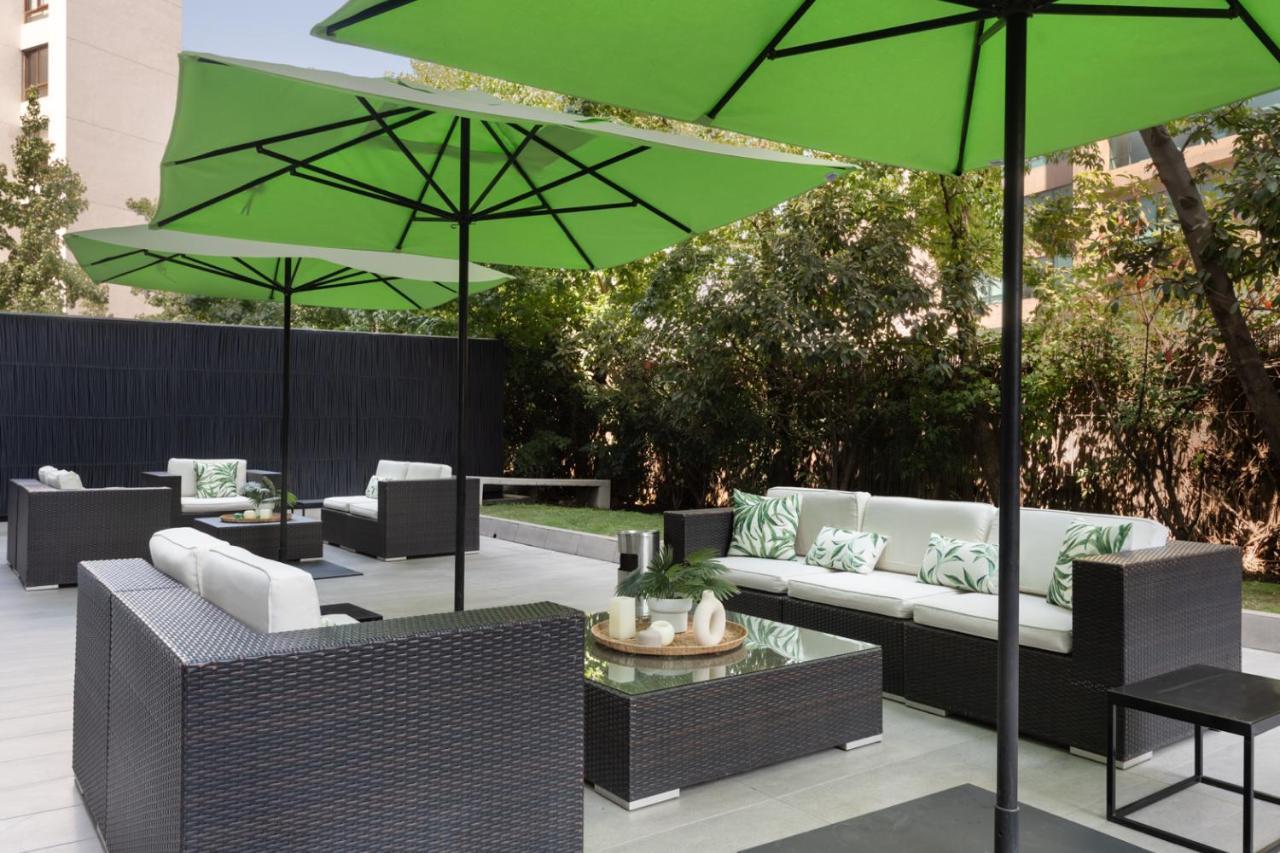 Отель Wyndham Santiago Pettra Экстерьер фото Outdoor furniture