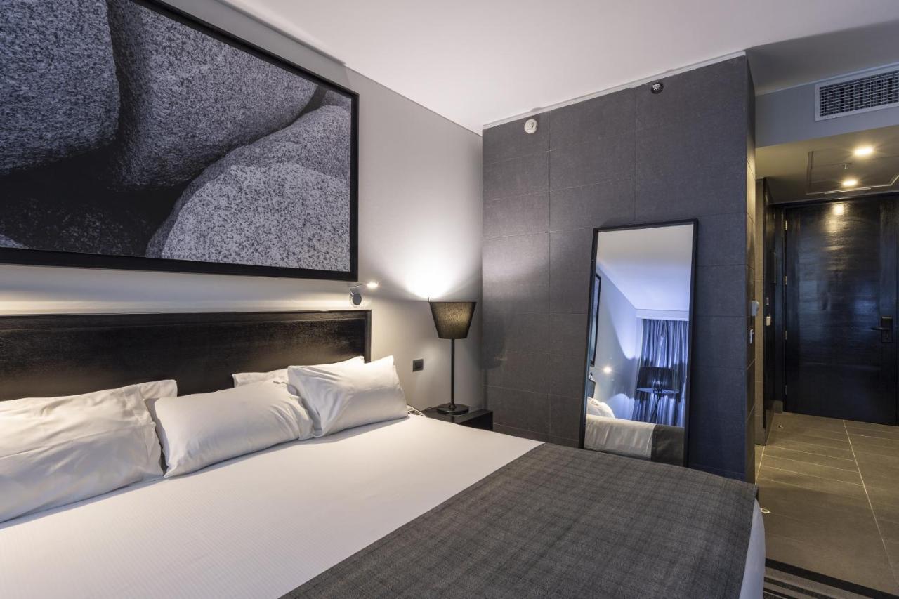 Отель Wyndham Santiago Pettra Экстерьер фото A room at the hotel