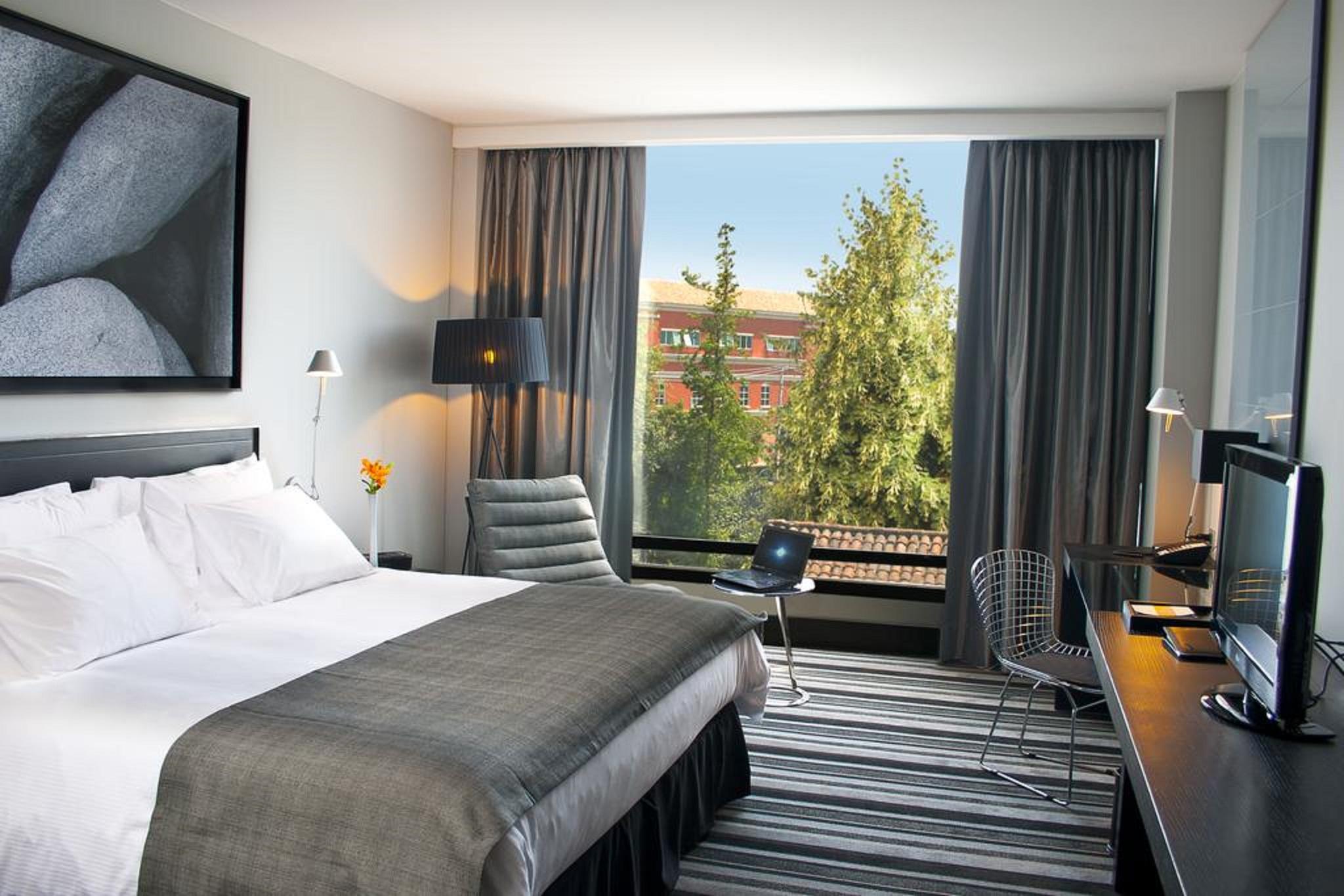 Отель Wyndham Santiago Pettra Экстерьер фото A room at the hotel