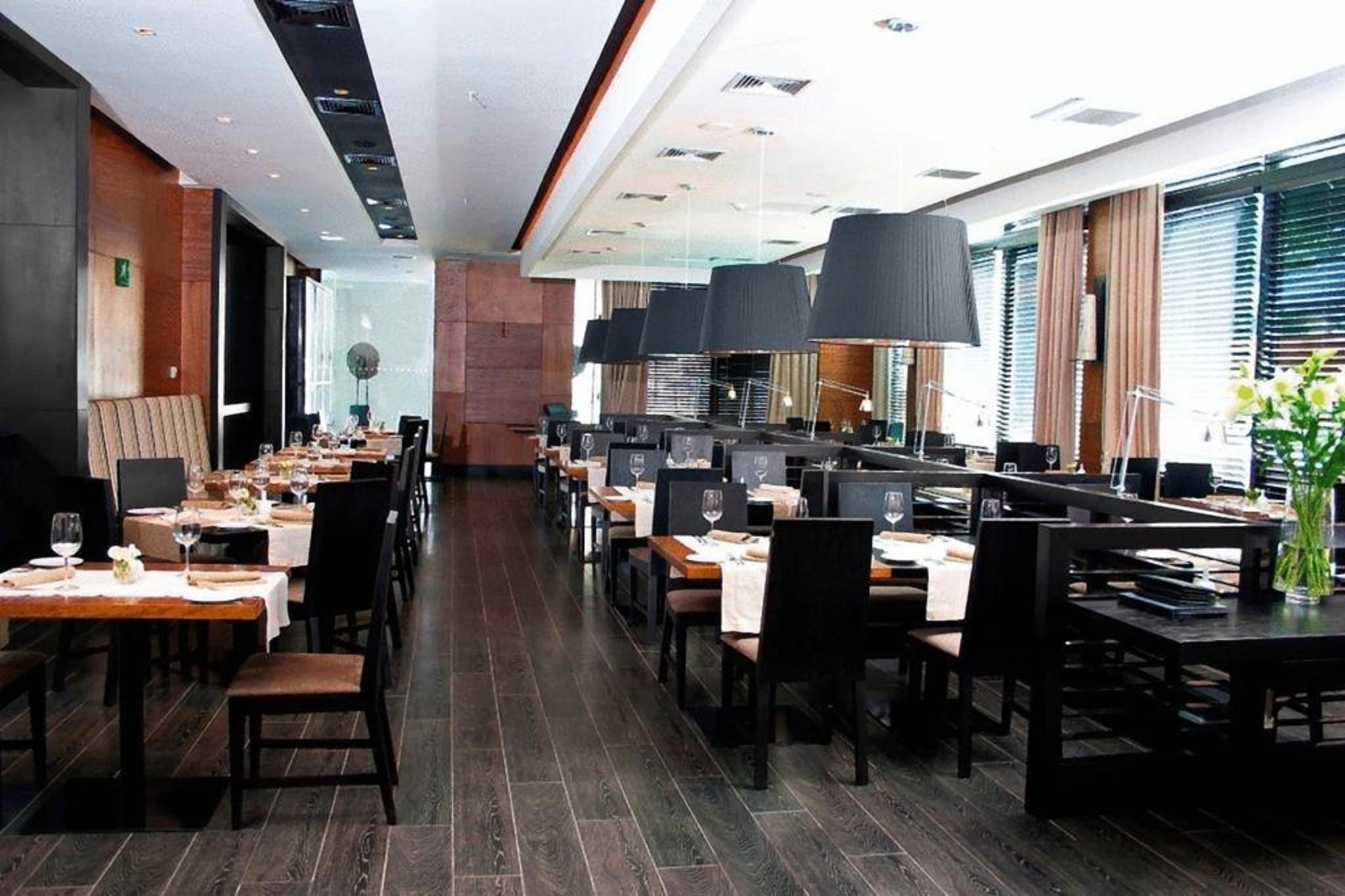Отель Wyndham Santiago Pettra Экстерьер фото Restaurant