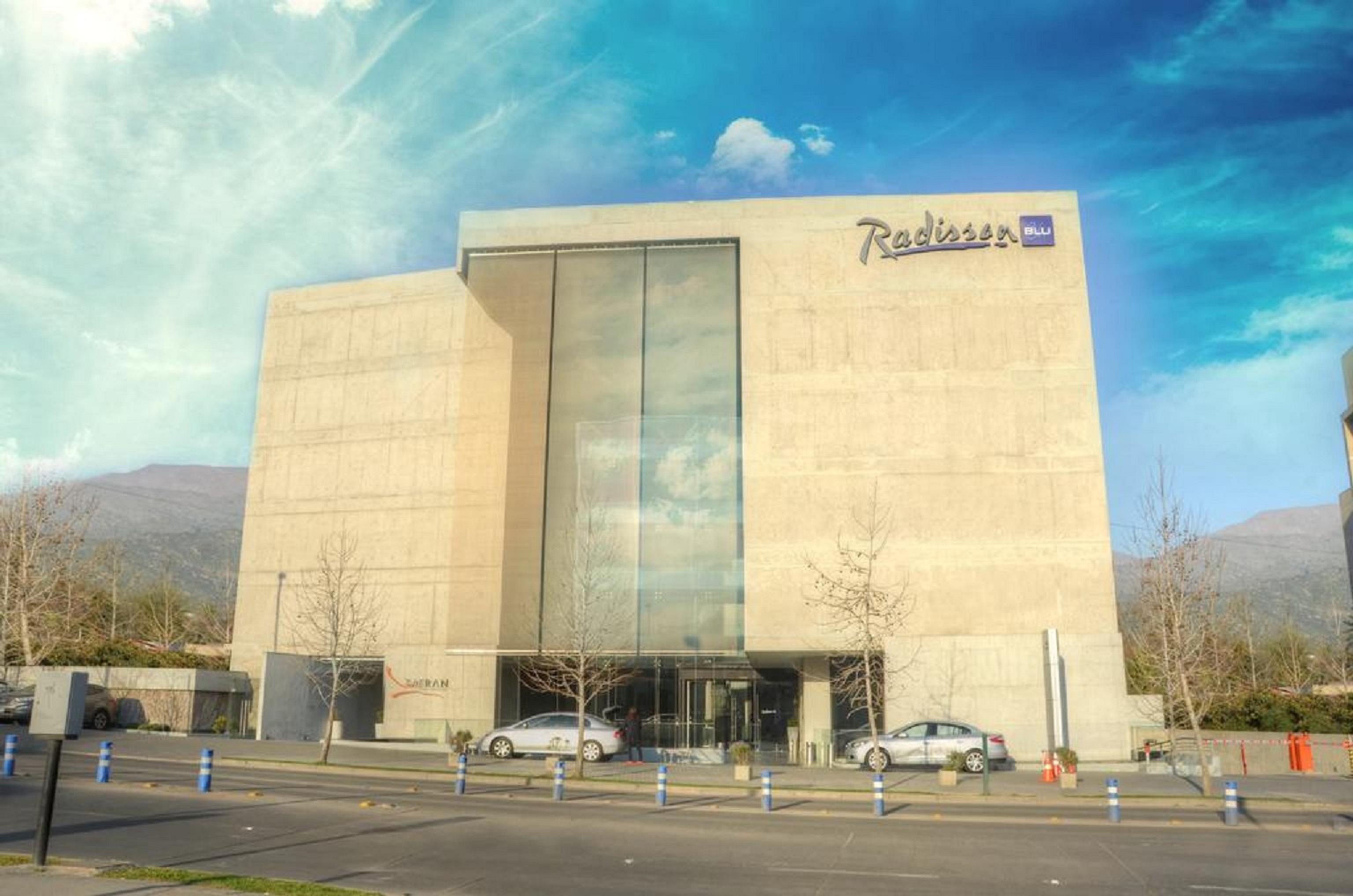Отель Wyndham Santiago Pettra Экстерьер фото Radisson Blu Hotel, Santiago
