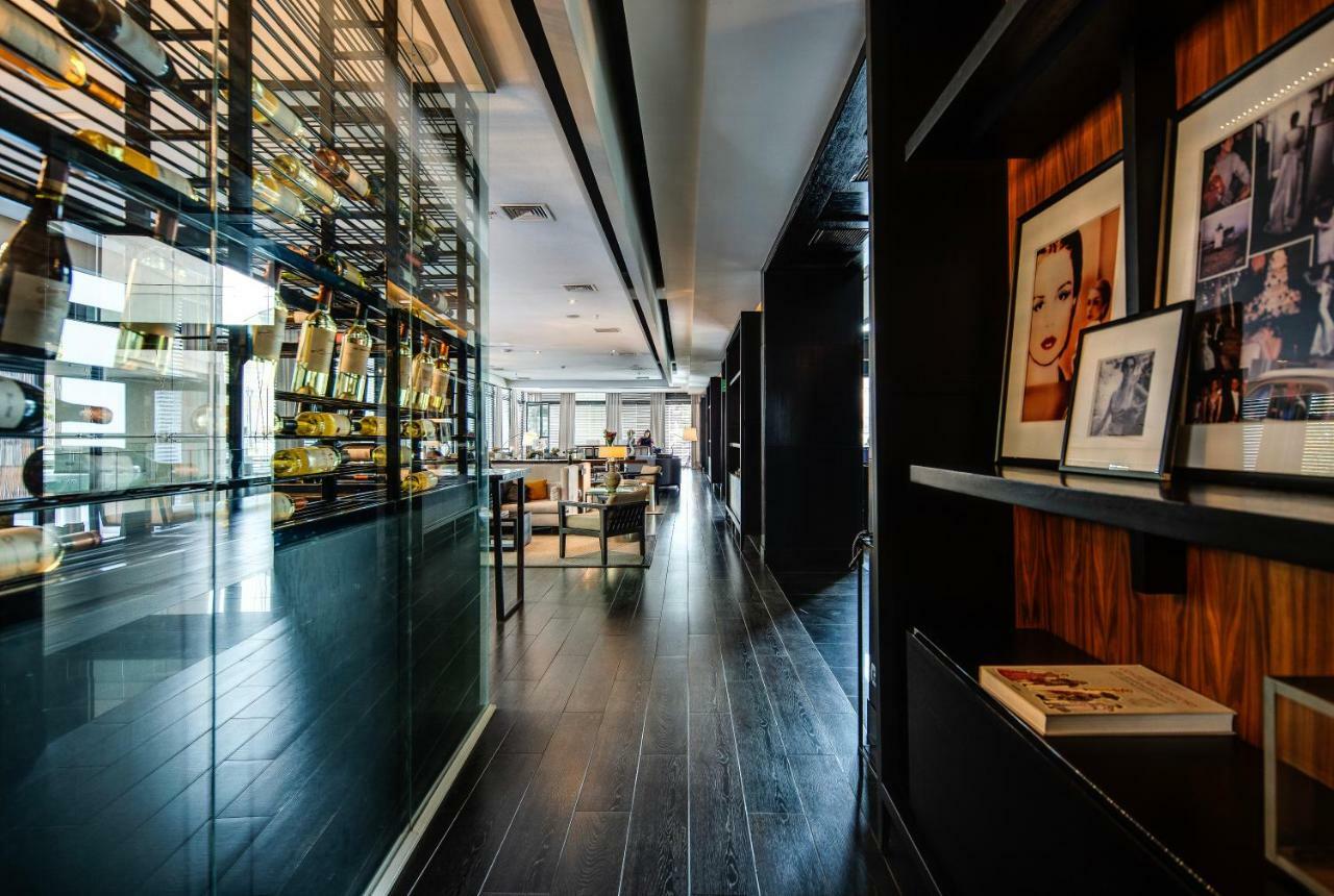 Отель Wyndham Santiago Pettra Экстерьер фото The interior of the club