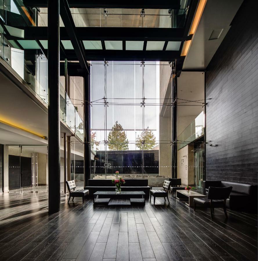 Отель Wyndham Santiago Pettra Экстерьер фото The interior of the hotel