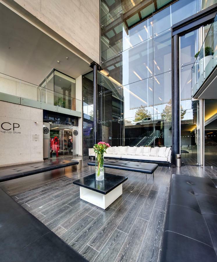 Отель Wyndham Santiago Pettra Экстерьер фото The lobby of the hotel