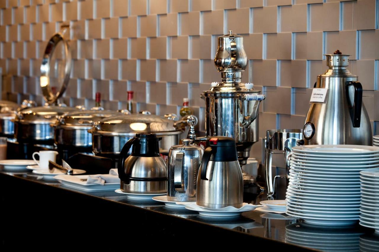 Отель Wyndham Santiago Pettra Экстерьер фото Coffee pots